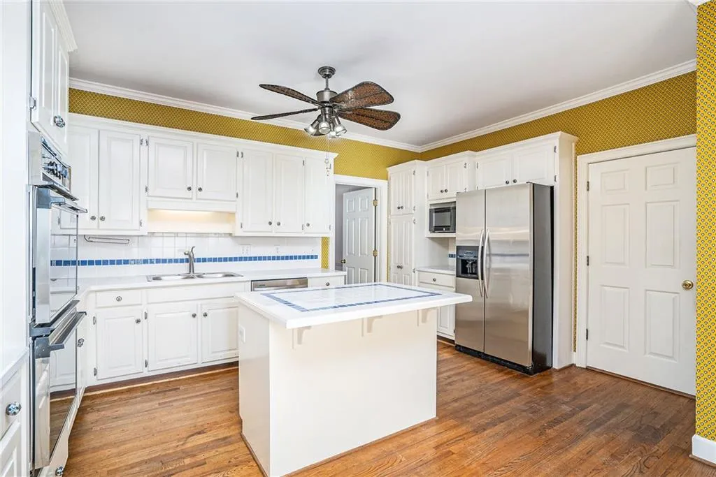 160 Grosvenor Place, Sandy Springs, Georgia 30328, 3 Bedrooms Bedrooms, ,2 BathroomsBathrooms,Residential,Sold,160 Grosvenor Place,6984818