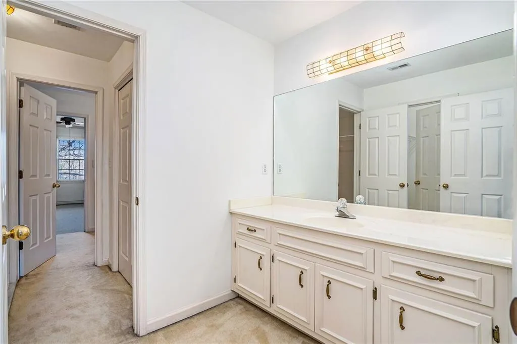 160 Grosvenor Place, Sandy Springs, Georgia 30328, 3 Bedrooms Bedrooms, ,2 BathroomsBathrooms,Residential,Sold,160 Grosvenor Place,6984818