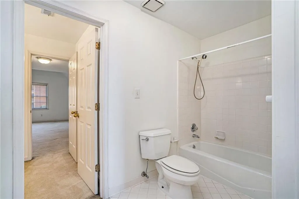160 Grosvenor Place, Sandy Springs, Georgia 30328, 3 Bedrooms Bedrooms, ,2 BathroomsBathrooms,Residential,Sold,160 Grosvenor Place,6984818