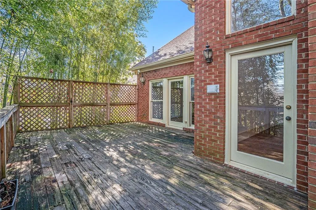 160 Grosvenor Place, Sandy Springs, Georgia 30328, 3 Bedrooms Bedrooms, ,2 BathroomsBathrooms,Residential,Sold,160 Grosvenor Place,6984818