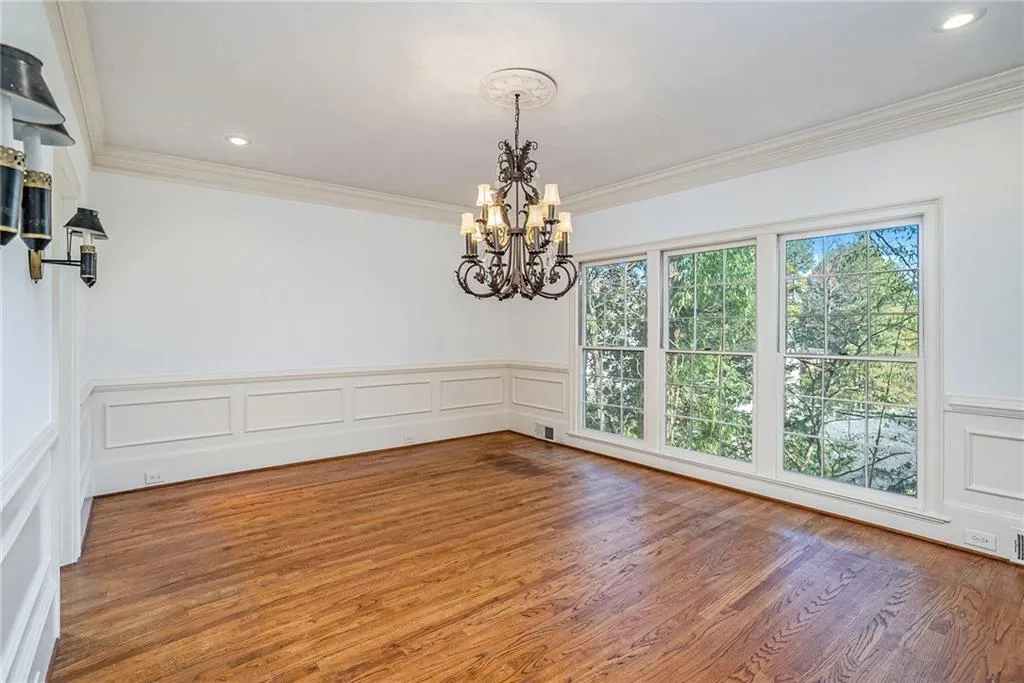 160 Grosvenor Place, Sandy Springs, Georgia 30328, 3 Bedrooms Bedrooms, ,2 BathroomsBathrooms,Residential,Sold,160 Grosvenor Place,6984818