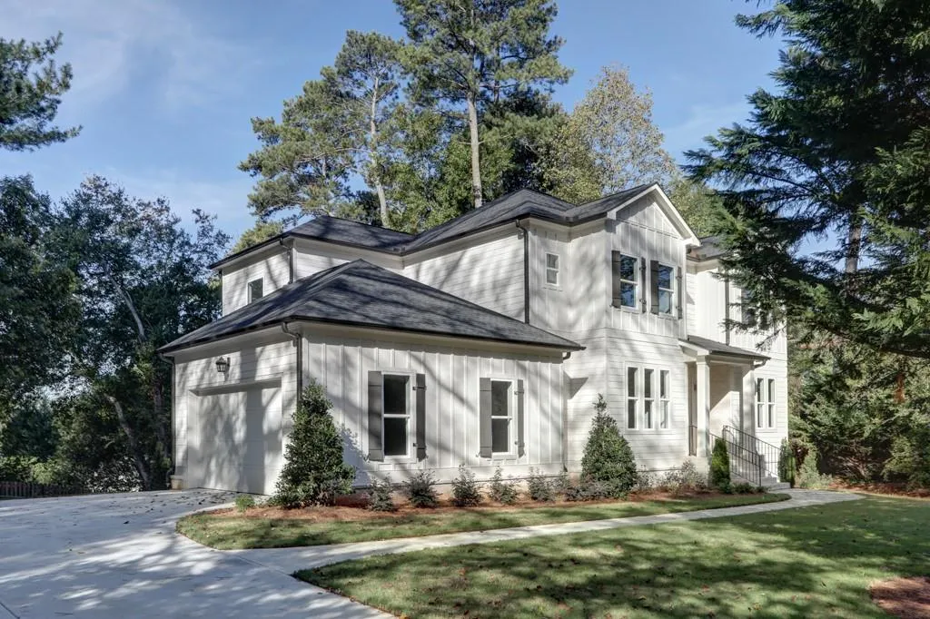 620 Carriage Drive, Sandy Springs, Georgia 30328, 5 Bedrooms Bedrooms, ,4 BathroomsBathrooms,Residential,Sold,620 Carriage Drive,6588187