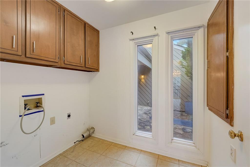 5005 Willow Bluff Drive, Sandy Springs, Georgia 30350, 7 Bedrooms Bedrooms, ,4 BathroomsBathrooms,Residential,Sold,5005 Willow Bluff Drive,7309603