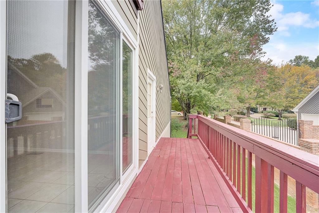 5005 Willow Bluff Drive, Sandy Springs, Georgia 30350, 7 Bedrooms Bedrooms, ,4 BathroomsBathrooms,Residential,Sold,5005 Willow Bluff Drive,7309603