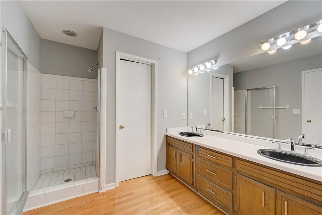 5005 Willow Bluff Drive, Sandy Springs, Georgia 30350, 7 Bedrooms Bedrooms, ,4 BathroomsBathrooms,Residential,Sold,5005 Willow Bluff Drive,7309603