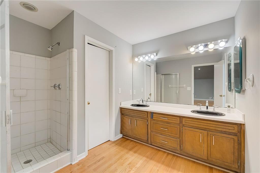 5005 Willow Bluff Drive, Sandy Springs, Georgia 30350, 7 Bedrooms Bedrooms, ,4 BathroomsBathrooms,Residential,Sold,5005 Willow Bluff Drive,7309603