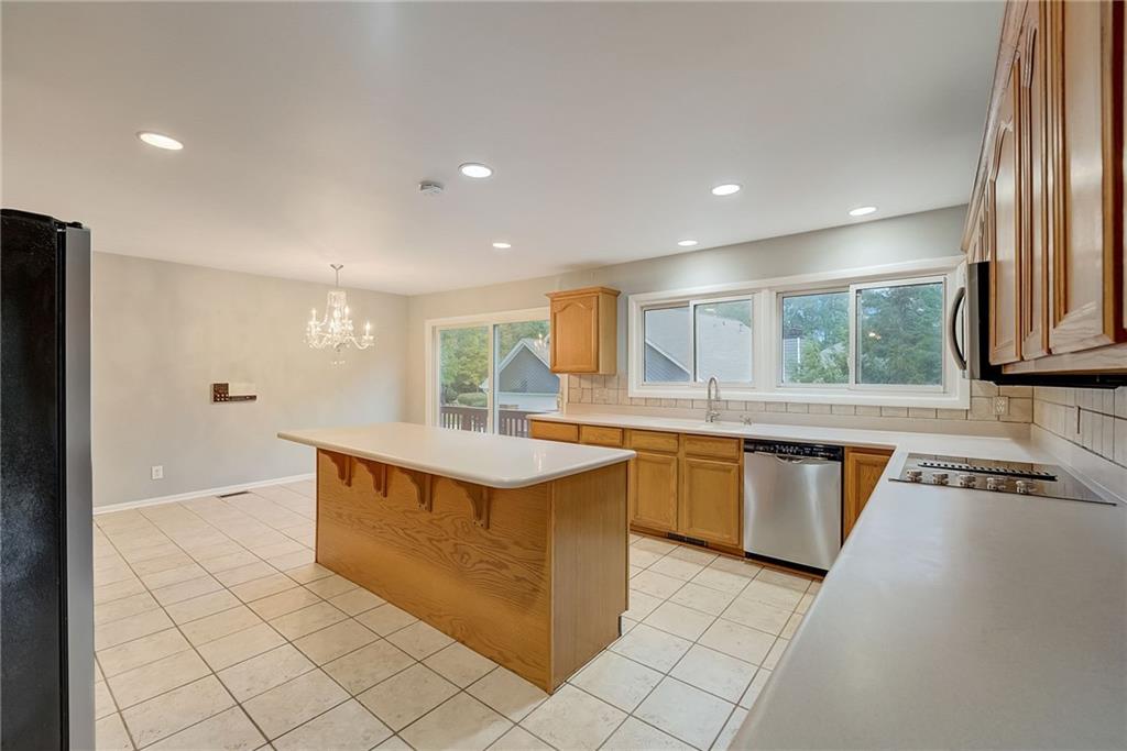 5005 Willow Bluff Drive, Sandy Springs, Georgia 30350, 7 Bedrooms Bedrooms, ,4 BathroomsBathrooms,Residential,Sold,5005 Willow Bluff Drive,7309603