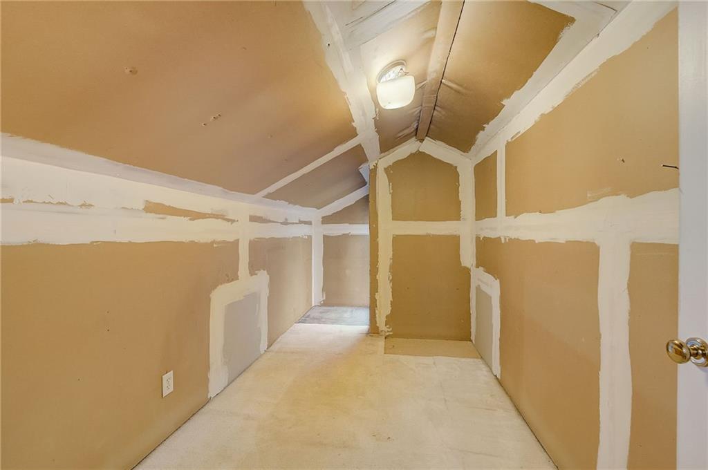 5005 Willow Bluff Drive, Sandy Springs, Georgia 30350, 7 Bedrooms Bedrooms, ,4 BathroomsBathrooms,Residential,Sold,5005 Willow Bluff Drive,7309603