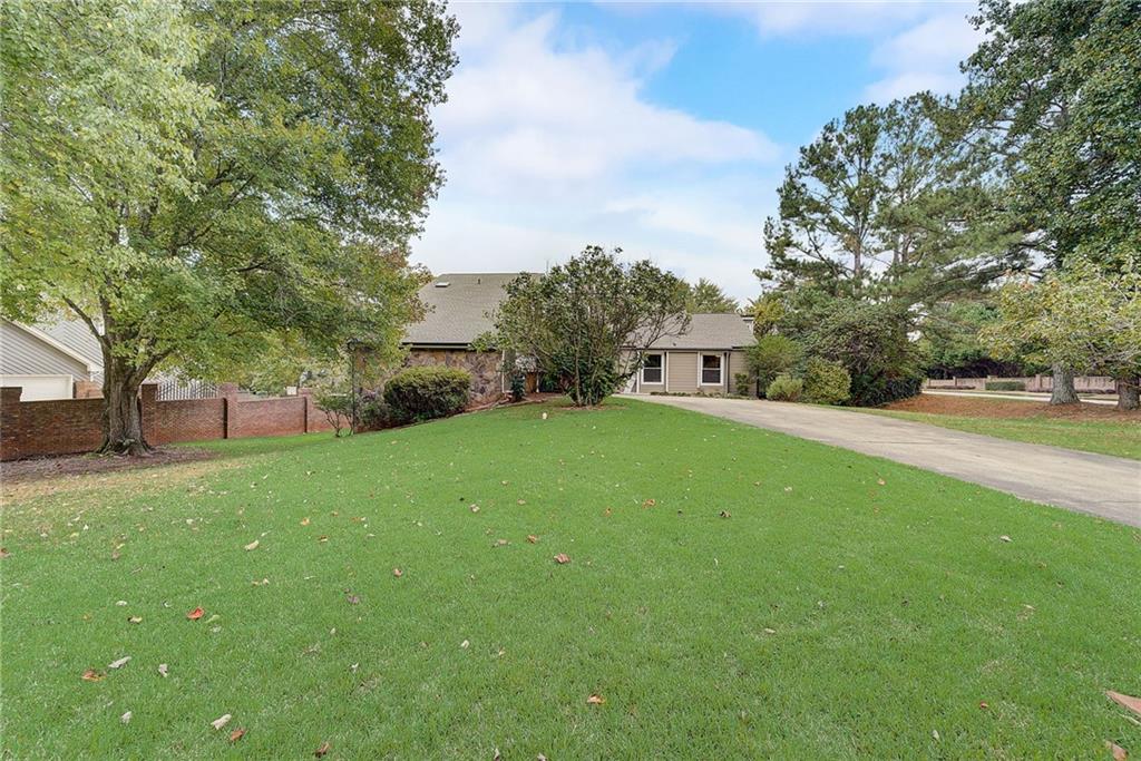 5005 Willow Bluff Drive, Sandy Springs, Georgia 30350, 7 Bedrooms Bedrooms, ,4 BathroomsBathrooms,Residential,Sold,5005 Willow Bluff Drive,7309603