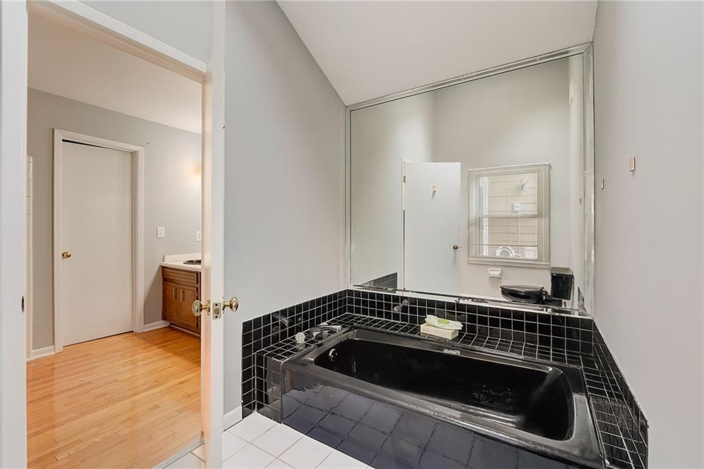 5005 Willow Bluff Drive, Sandy Springs, Georgia 30350, 7 Bedrooms Bedrooms, ,4 BathroomsBathrooms,Residential,Sold,5005 Willow Bluff Drive,7309603