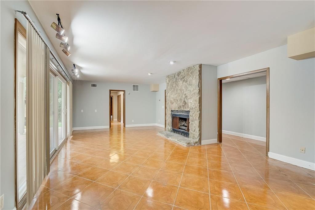 5005 Willow Bluff Drive, Sandy Springs, Georgia 30350, 7 Bedrooms Bedrooms, ,4 BathroomsBathrooms,Residential,Sold,5005 Willow Bluff Drive,7309603