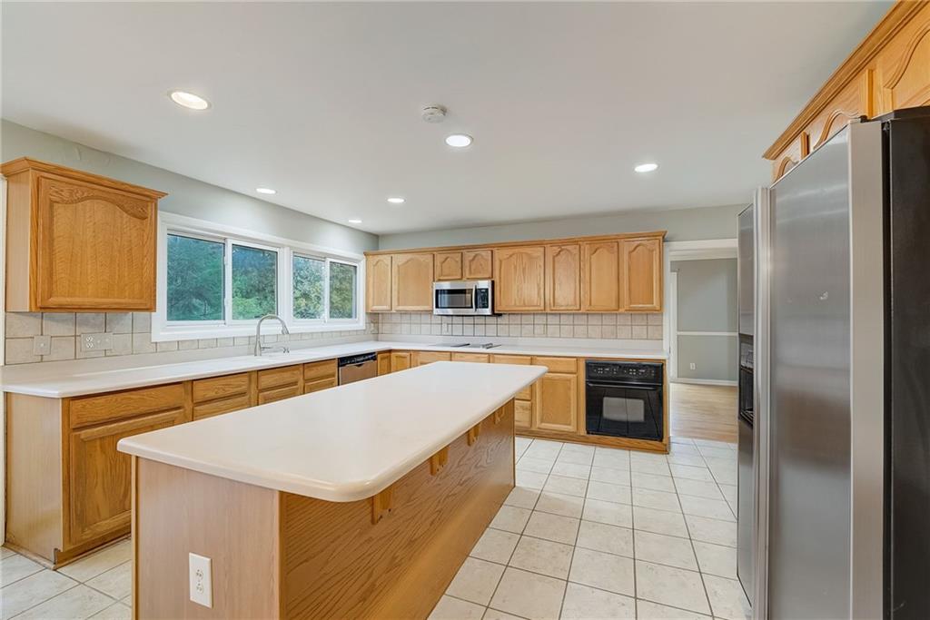 5005 Willow Bluff Drive, Sandy Springs, Georgia 30350, 7 Bedrooms Bedrooms, ,4 BathroomsBathrooms,Residential,Sold,5005 Willow Bluff Drive,7309603