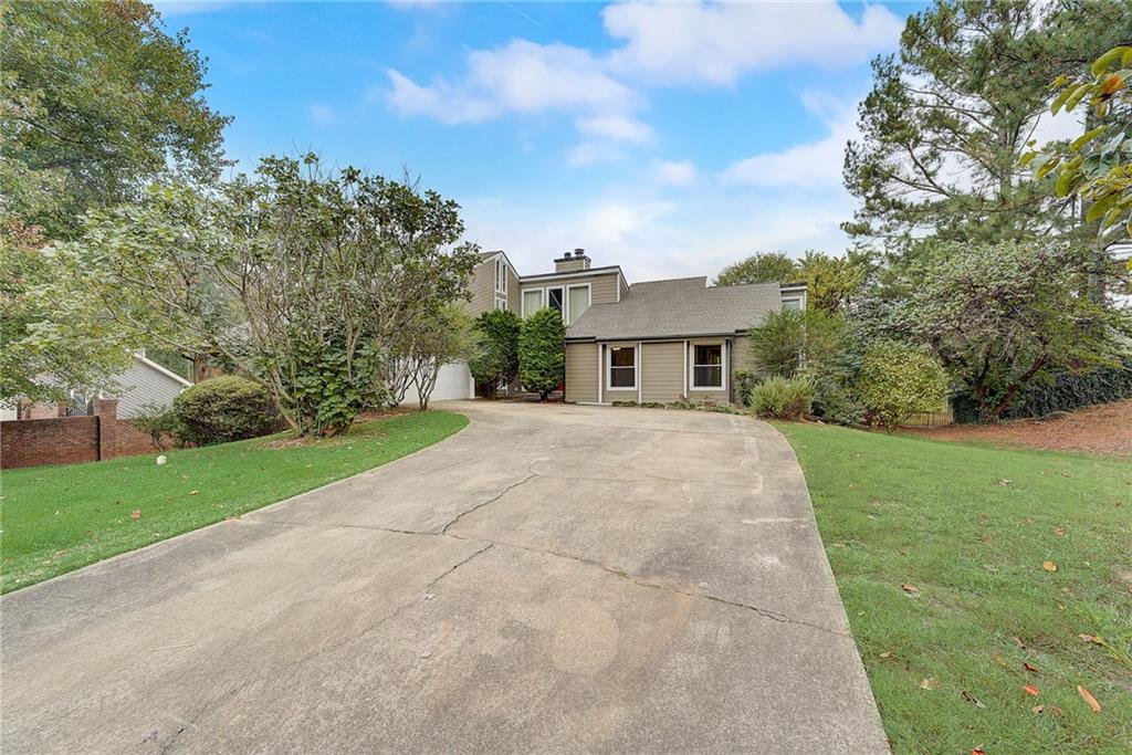 5005 Willow Bluff Drive, Sandy Springs, Georgia 30350, 7 Bedrooms Bedrooms, ,4 BathroomsBathrooms,Residential,Sold,5005 Willow Bluff Drive,7309603