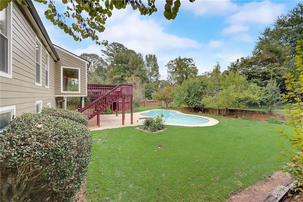 5005 Willow Bluff Drive, Sandy Springs, Georgia 30350, 7 Bedrooms Bedrooms, ,4 BathroomsBathrooms,Residential,Sold,5005 Willow Bluff Drive,7309603