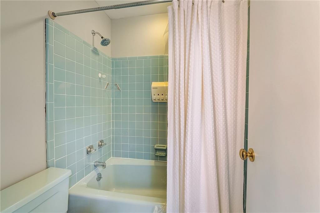 5005 Willow Bluff Drive, Sandy Springs, Georgia 30350, 7 Bedrooms Bedrooms, ,4 BathroomsBathrooms,Residential,Sold,5005 Willow Bluff Drive,7309603