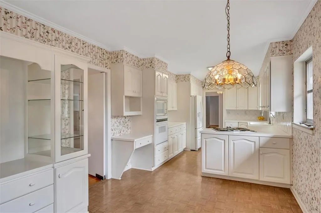 1555 Moores Mill Road Nw, Atlanta, Georgia 30327, 4 Bedrooms Bedrooms, ,4 BathroomsBathrooms,Residential,Sold,1555 Moores Mill Road Nw,7536564