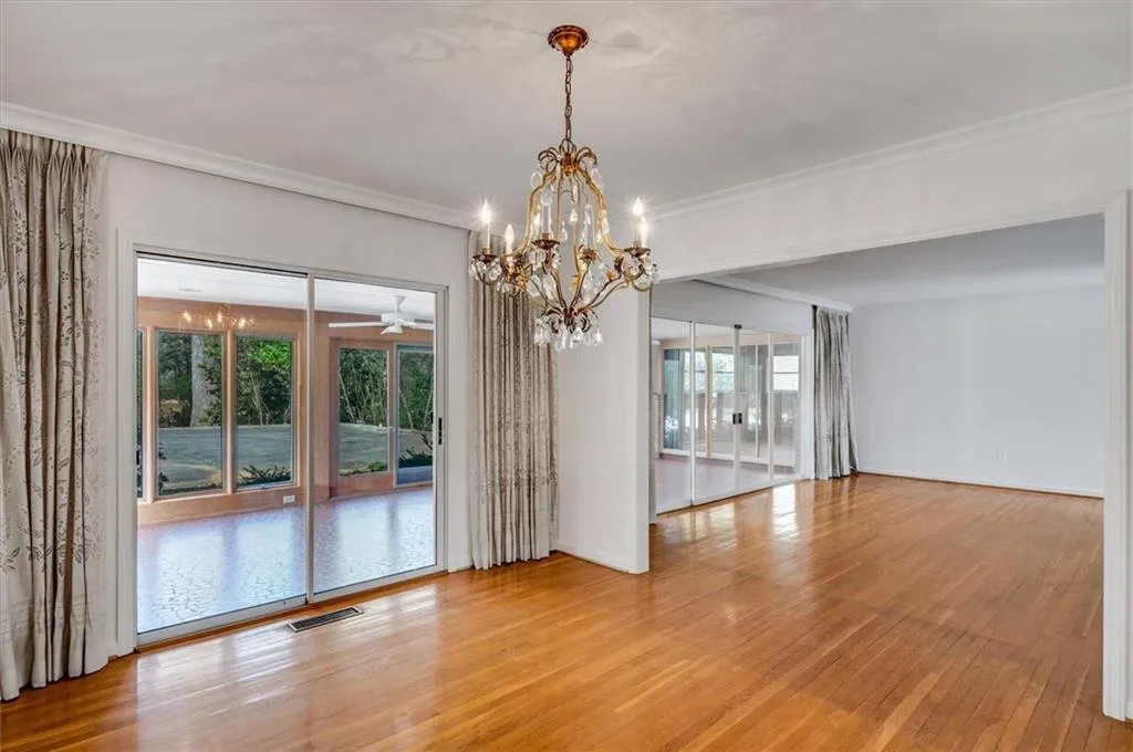 1555 Moores Mill Road Nw, Atlanta, Georgia 30327, 4 Bedrooms Bedrooms, ,4 BathroomsBathrooms,Residential,Sold,1555 Moores Mill Road Nw,7536564