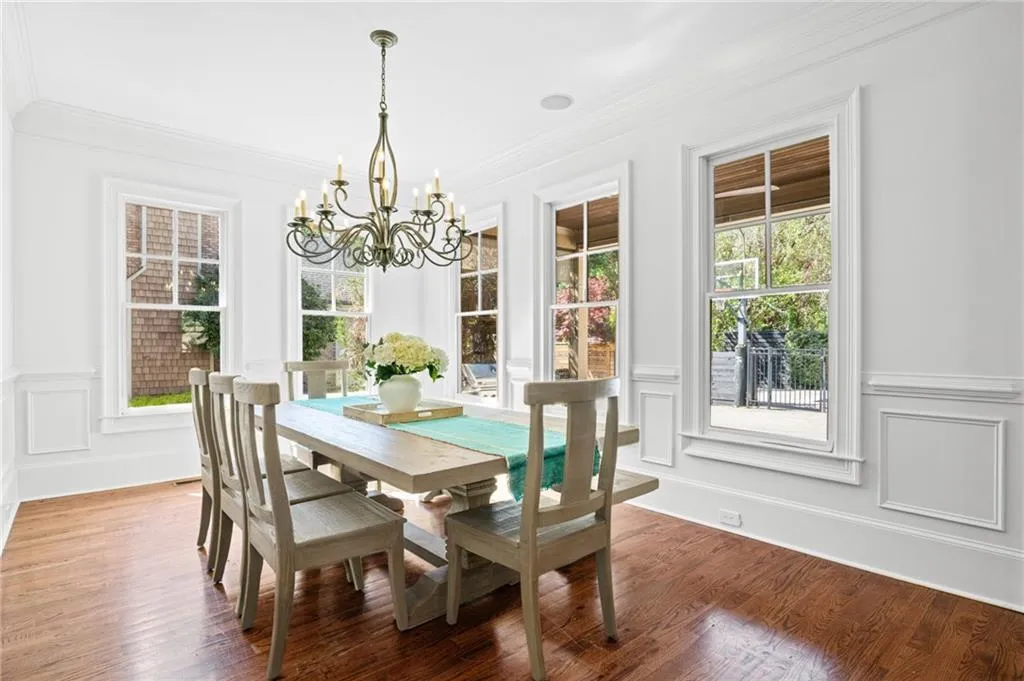 Dining room can seat 12+