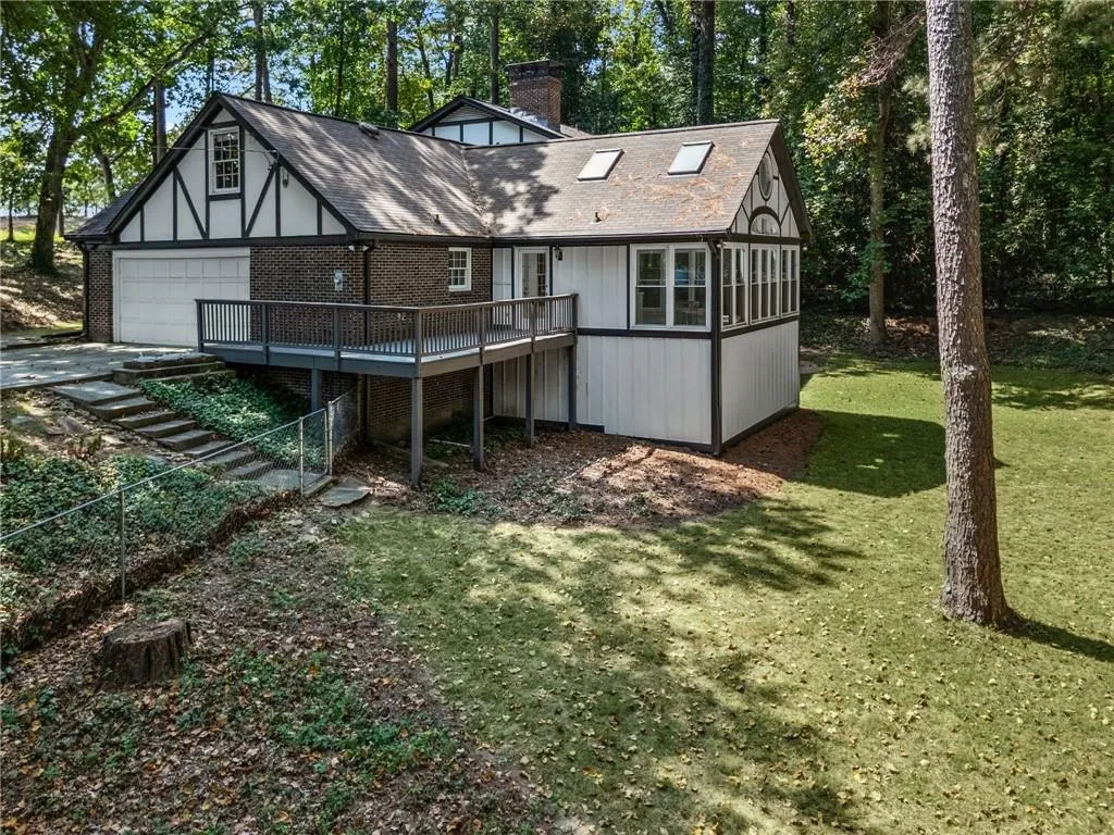 965 Heards Ferry Road, Atlanta, Georgia 30328, 4 Bedrooms Bedrooms, ,3 BathroomsBathrooms,Residential,For Sale,965 Heards Ferry Road,7649962