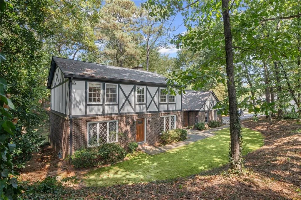 965 Heards Ferry Road, Atlanta, Georgia 30328, 4 Bedrooms Bedrooms, ,3 BathroomsBathrooms,Residential,For Sale,965 Heards Ferry Road,7649962