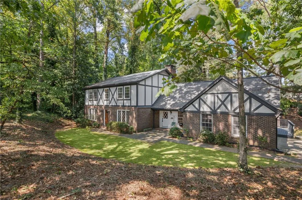 965 Heards Ferry Road, Atlanta, Georgia 30328, 4 Bedrooms Bedrooms, ,3 BathroomsBathrooms,Residential,For Sale,965 Heards Ferry Road,7649962