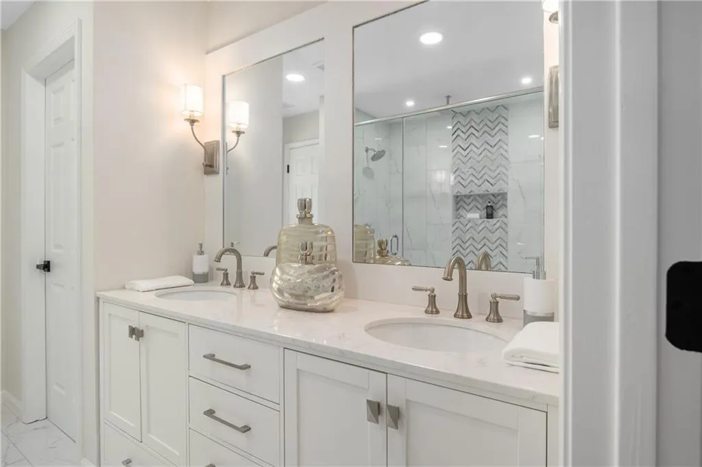 6125 Blackwater Trail, Atlanta, Georgia 30328, 6 Bedrooms Bedrooms, ,4 BathroomsBathrooms,Residential,Sold,6125 Blackwater Trail,7191784