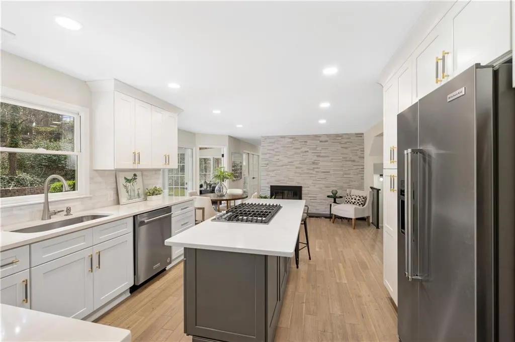 6125 Blackwater Trail, Atlanta, Georgia 30328, 6 Bedrooms Bedrooms, ,4 BathroomsBathrooms,Residential,Sold,6125 Blackwater Trail,7191784