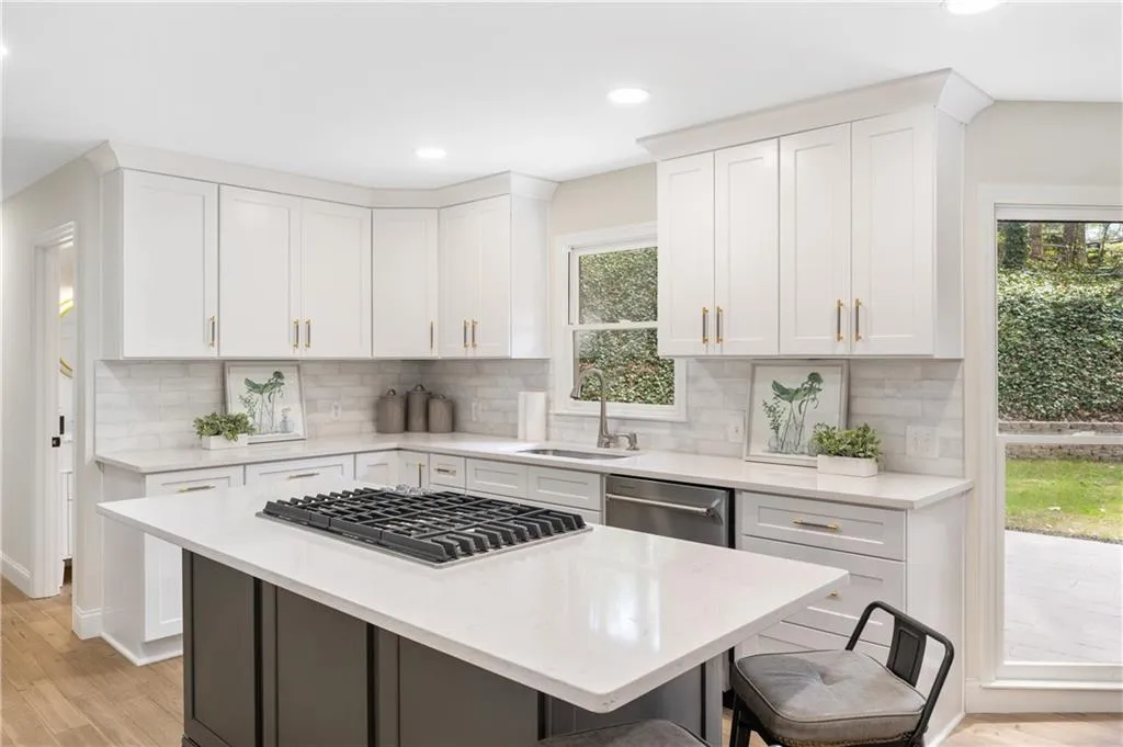 6125 Blackwater Trail, Atlanta, Georgia 30328, 6 Bedrooms Bedrooms, ,4 BathroomsBathrooms,Residential,Sold,6125 Blackwater Trail,7191784