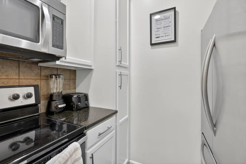 215 Semel Drive Unit 454, Atlanta, Georgia 30309, 2 Bedrooms Bedrooms, 0 ,2 BathroomsBathrooms,Residential,For Sale,215 Semel Drive Unit 454,7714393