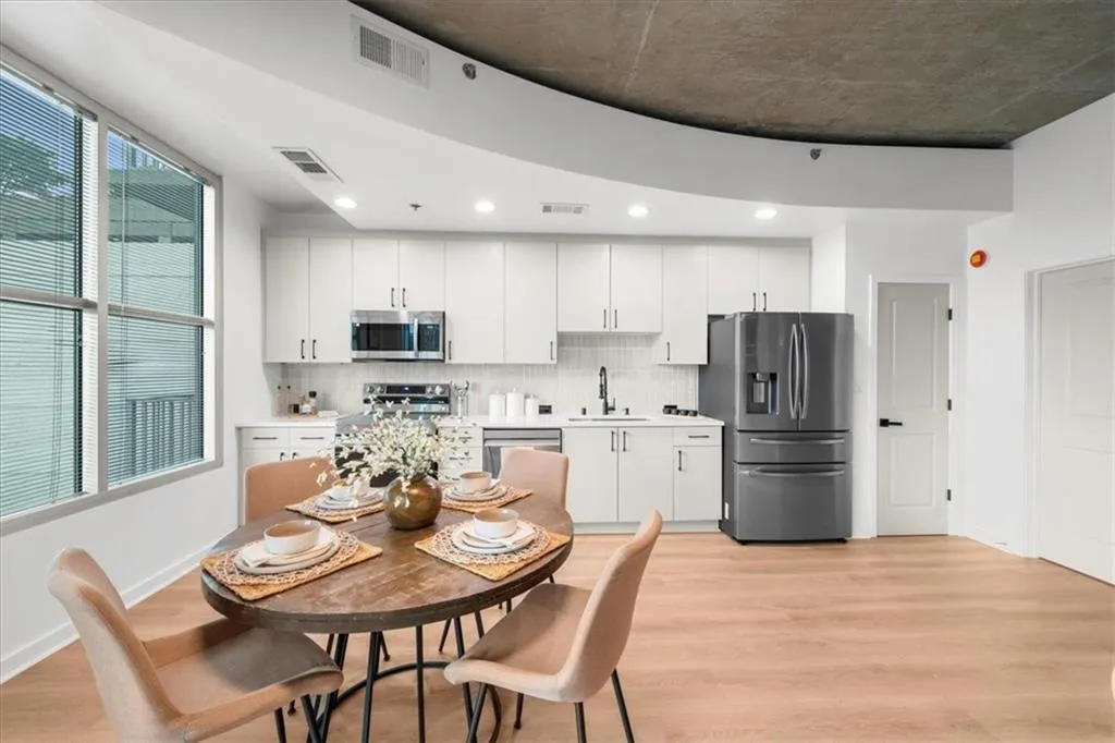Kitchen and breakfast/dining area
