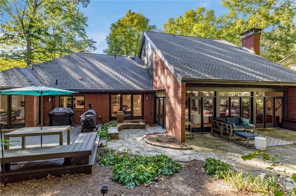 255 Brackenwood Circle, Sandy Springs, Georgia 30328, 3 Bedrooms Bedrooms, ,3 BathroomsBathrooms,Residential,Sold,255 Brackenwood Circle,7121435