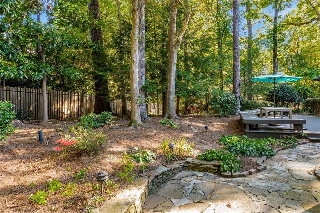 255 Brackenwood Circle, Sandy Springs, Georgia 30328, 3 Bedrooms Bedrooms, ,3 BathroomsBathrooms,Residential,Sold,255 Brackenwood Circle,7121435