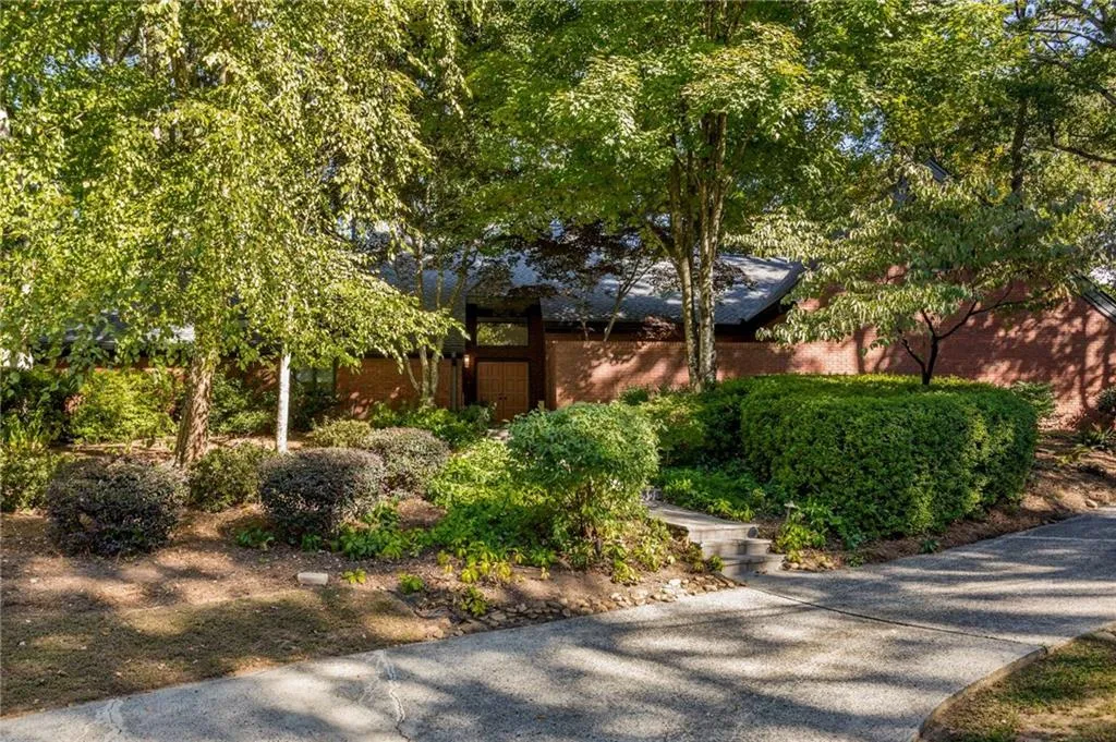 255 Brackenwood Circle, Sandy Springs, Georgia 30328, 3 Bedrooms Bedrooms, ,3 BathroomsBathrooms,Residential,Sold,255 Brackenwood Circle,7121435