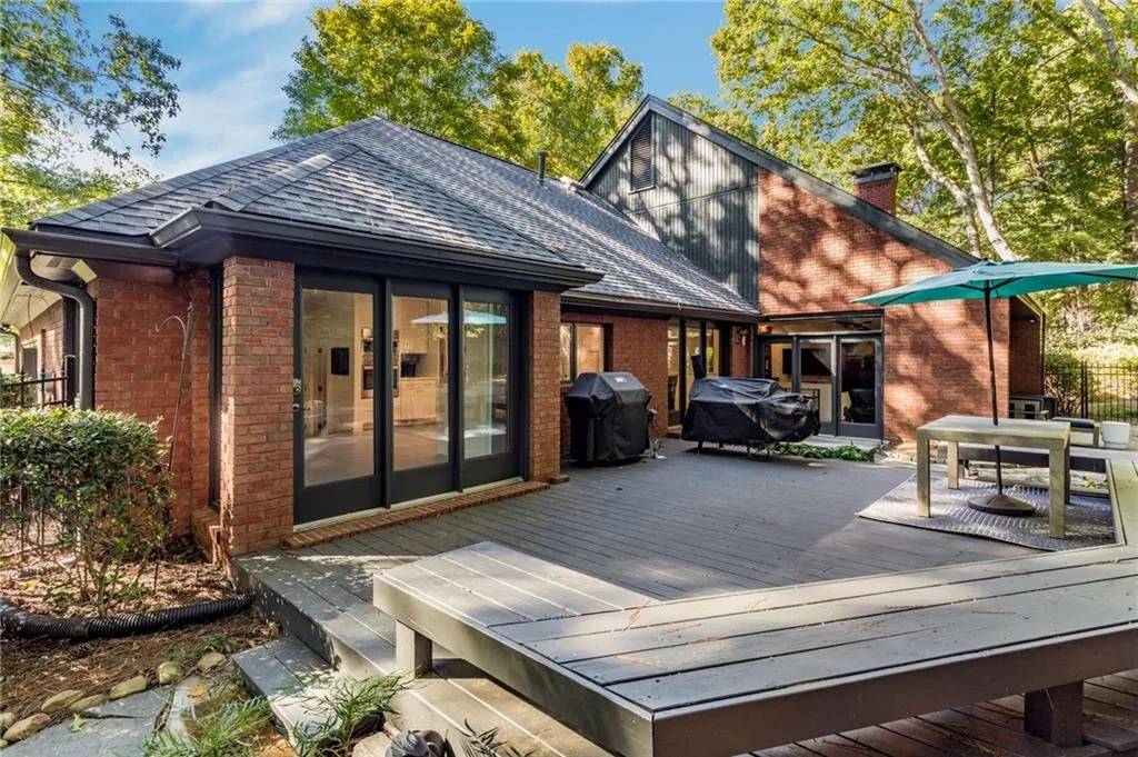 255 Brackenwood Circle, Sandy Springs, Georgia 30328, 3 Bedrooms Bedrooms, ,3 BathroomsBathrooms,Residential,Sold,255 Brackenwood Circle,7121435