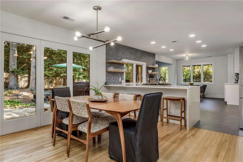 255 Brackenwood Circle, Sandy Springs, Georgia 30328, 3 Bedrooms Bedrooms, ,3 BathroomsBathrooms,Residential,Sold,255 Brackenwood Circle,7121435