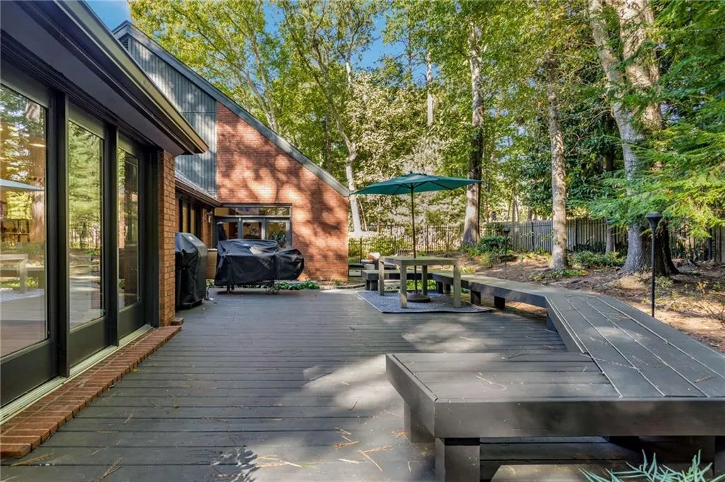 255 Brackenwood Circle, Sandy Springs, Georgia 30328, 3 Bedrooms Bedrooms, ,3 BathroomsBathrooms,Residential,Sold,255 Brackenwood Circle,7121435