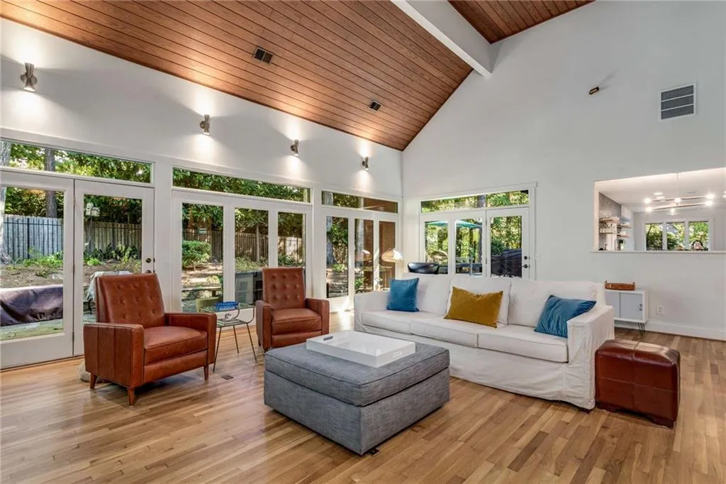 255 Brackenwood Circle, Sandy Springs, Georgia 30328, 3 Bedrooms Bedrooms, ,3 BathroomsBathrooms,Residential,Sold,255 Brackenwood Circle,7121435