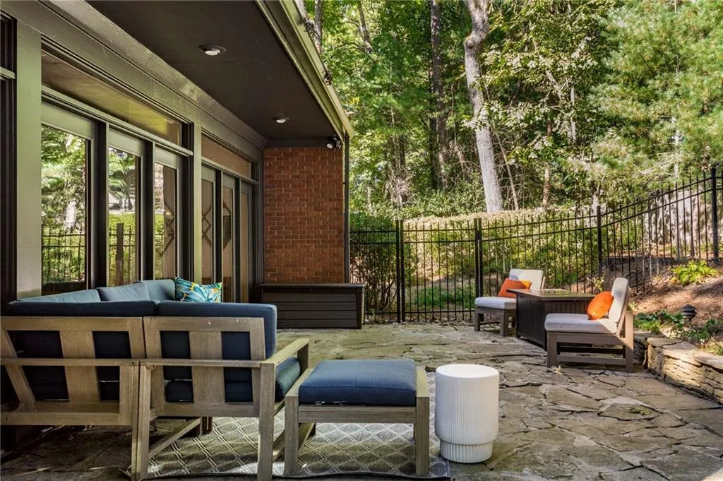 255 Brackenwood Circle, Sandy Springs, Georgia 30328, 3 Bedrooms Bedrooms, ,3 BathroomsBathrooms,Residential,Sold,255 Brackenwood Circle,7121435