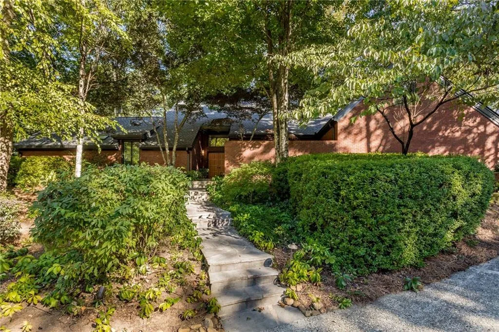255 Brackenwood Circle, Sandy Springs, Georgia 30328, 3 Bedrooms Bedrooms, ,3 BathroomsBathrooms,Residential,Sold,255 Brackenwood Circle,7121435