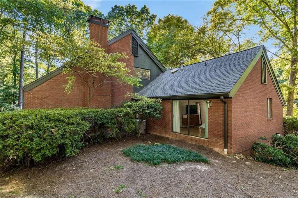 255 Brackenwood Circle, Sandy Springs, Georgia 30328, 3 Bedrooms Bedrooms, ,3 BathroomsBathrooms,Residential,Sold,255 Brackenwood Circle,7121435