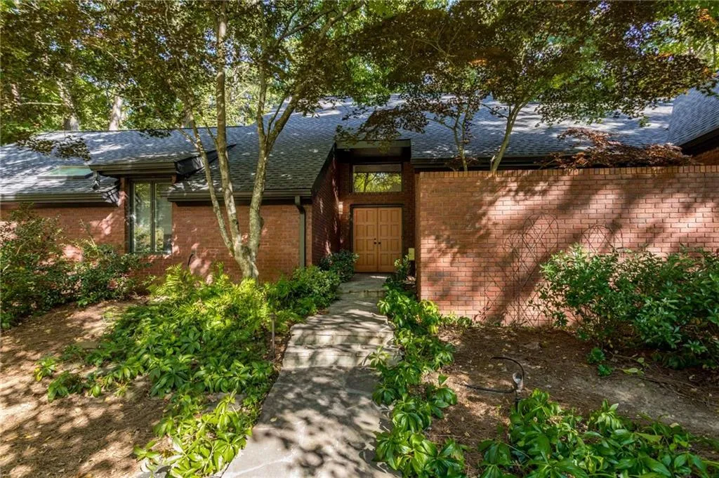 255 Brackenwood Circle, Sandy Springs, Georgia 30328, 3 Bedrooms Bedrooms, ,3 BathroomsBathrooms,Residential,Sold,255 Brackenwood Circle,7121435