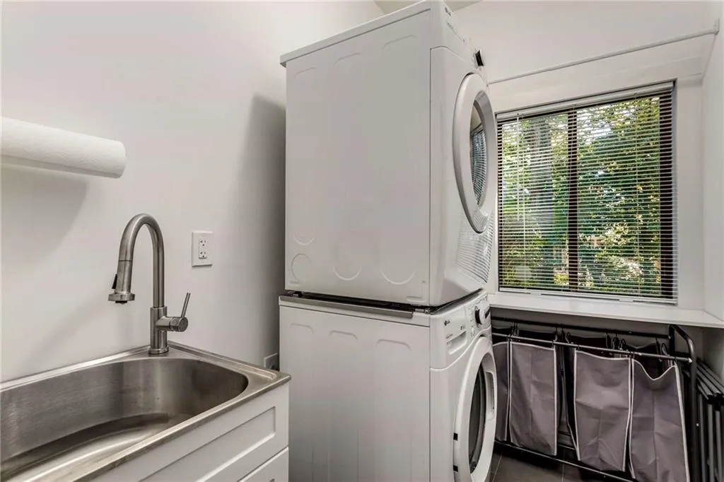 255 Brackenwood Circle, Sandy Springs, Georgia 30328, 3 Bedrooms Bedrooms, ,3 BathroomsBathrooms,Residential,Sold,255 Brackenwood Circle,7121435