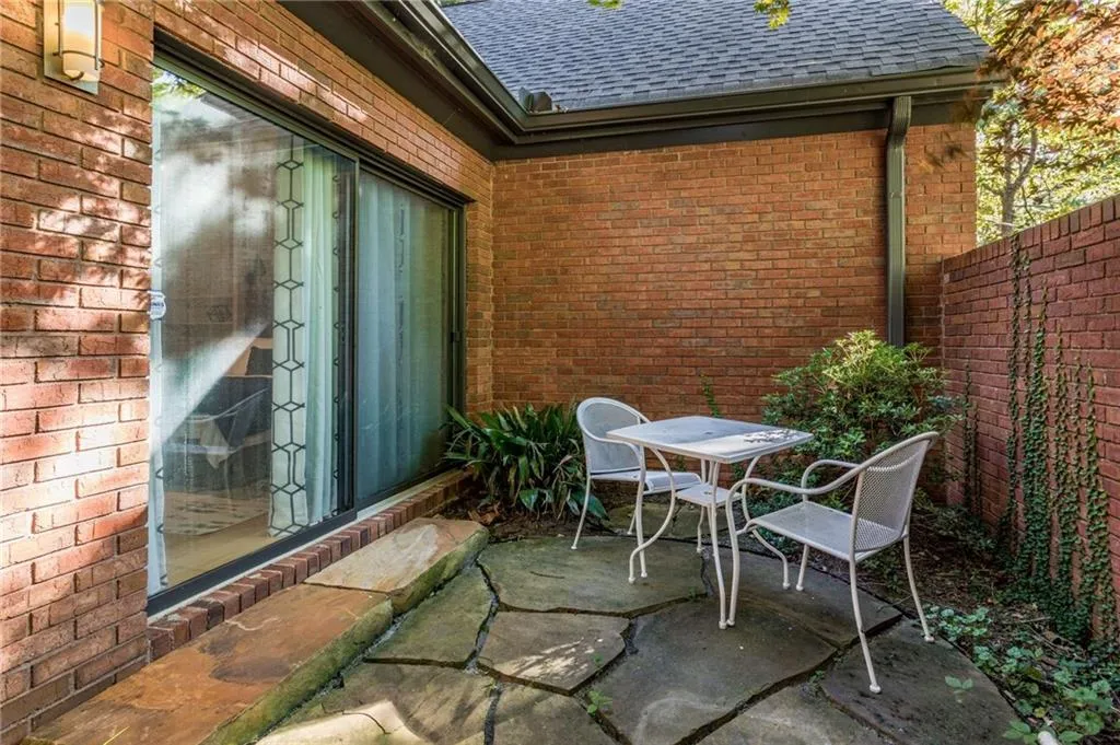 255 Brackenwood Circle, Sandy Springs, Georgia 30328, 3 Bedrooms Bedrooms, ,3 BathroomsBathrooms,Residential,Sold,255 Brackenwood Circle,7121435