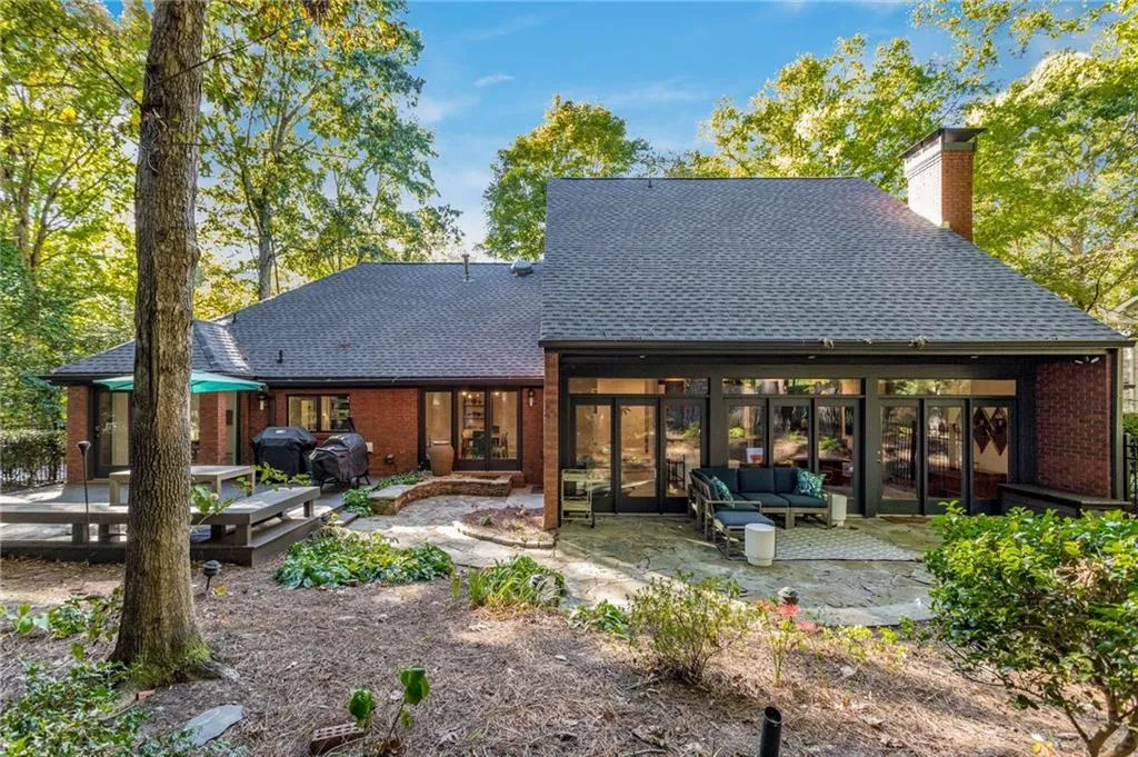 255 Brackenwood Circle, Sandy Springs, Georgia 30328, 3 Bedrooms Bedrooms, ,3 BathroomsBathrooms,Residential,Sold,255 Brackenwood Circle,7121435