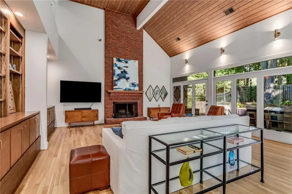 255 Brackenwood Circle, Sandy Springs, Georgia 30328, 3 Bedrooms Bedrooms, ,3 BathroomsBathrooms,Residential,Sold,255 Brackenwood Circle,7121435