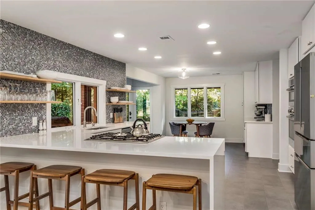 255 Brackenwood Circle, Sandy Springs, Georgia 30328, 3 Bedrooms Bedrooms, ,3 BathroomsBathrooms,Residential,Sold,255 Brackenwood Circle,7121435