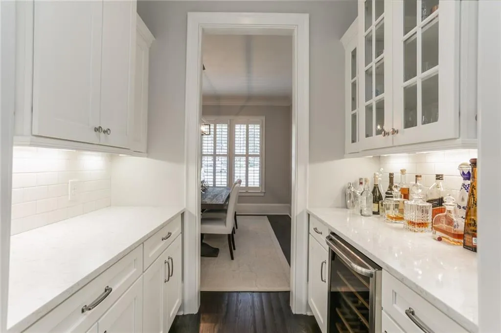 2748 N Thompson Road Ne, Brookhaven, Georgia 30319, 5 Bedrooms Bedrooms, ,5 BathroomsBathrooms,Residential,Sold,2748 N Thompson Road Ne,6540988