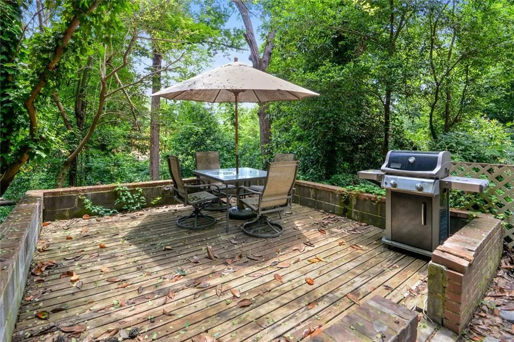 5335 Peachtree Dunwoody Road, Sandy Springs, Georgia 30342, 4 Bedrooms Bedrooms, ,3 BathroomsBathrooms,Residential,Sold,5335 Peachtree Dunwoody Road,6898724