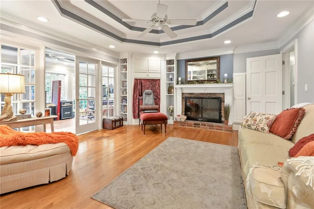 5335 Peachtree Dunwoody Road, Sandy Springs, Georgia 30342, 4 Bedrooms Bedrooms, ,3 BathroomsBathrooms,Residential,Sold,5335 Peachtree Dunwoody Road,6898724