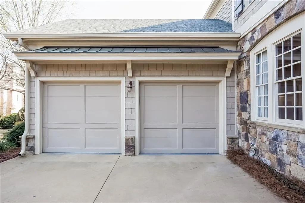 135 High Point Walk, Sandy Springs, Georgia 30342, 4 Bedrooms Bedrooms, ,3 BathroomsBathrooms,Residential,Sold,135 High Point Walk,5666171